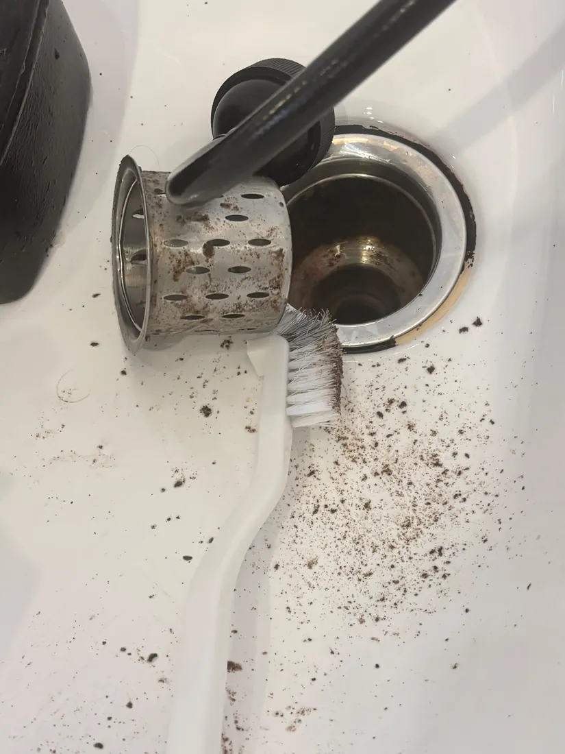 Dirty sink and strainer before Lagover commercial cleaning